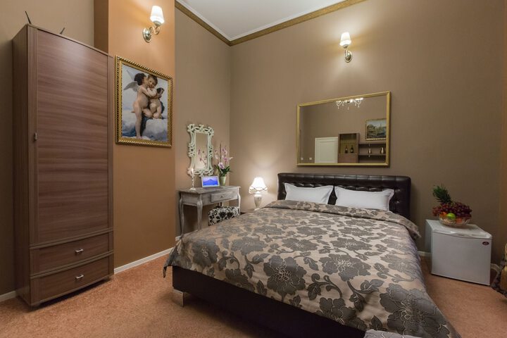 Room 10 of 37