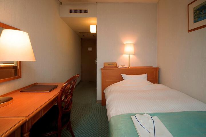 Room 11 of 27