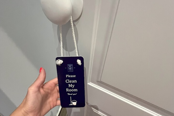Room 6 of 37