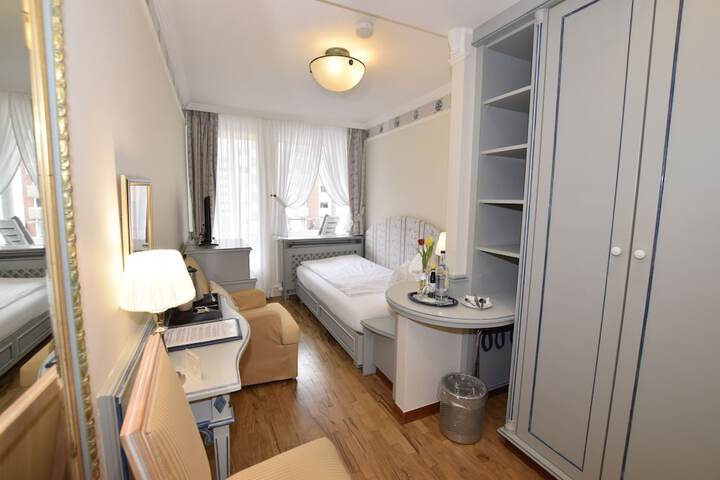 Room 11 of 73