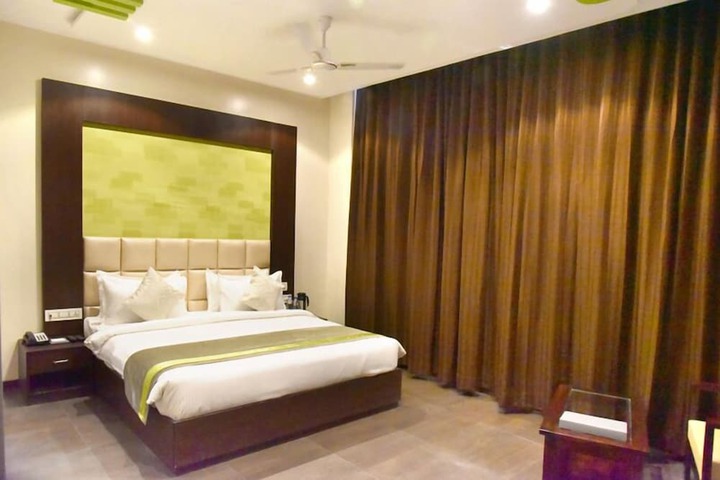 Room 25 of 39