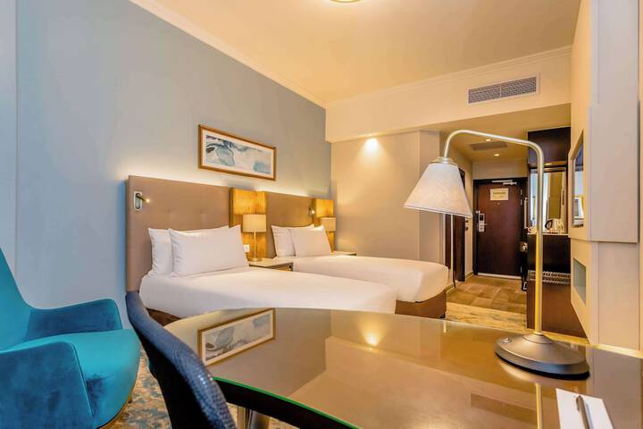 Room 34 of 62