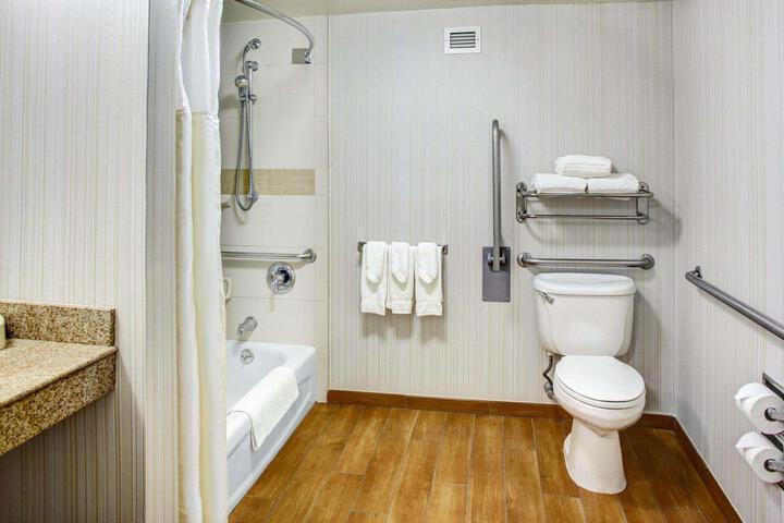 2 Double Beds (10 of 12)