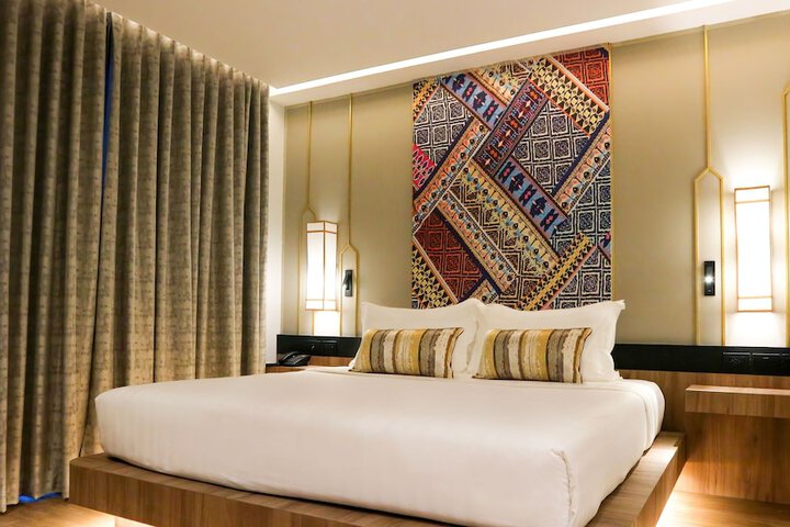 Room 8 of 140