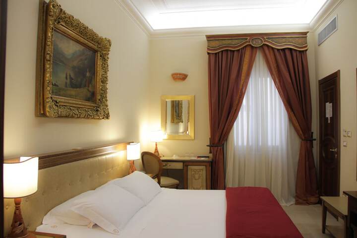 Room 17 of 107
