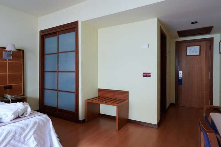 Room 41 of 186