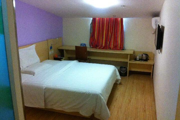 Room 3 of 8