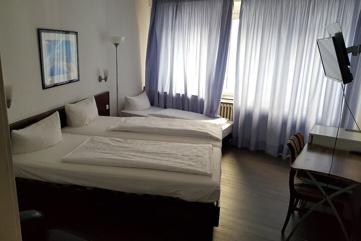 Room 15 of 94