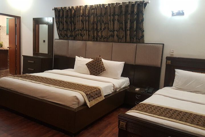 Room 10 of 40