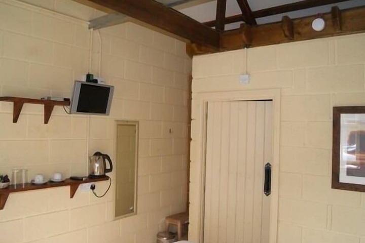 Room 3 of 7