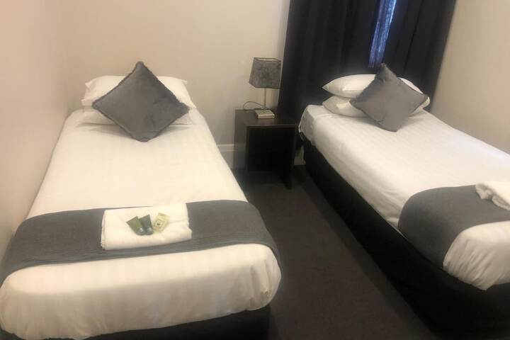 Room 6 of 11