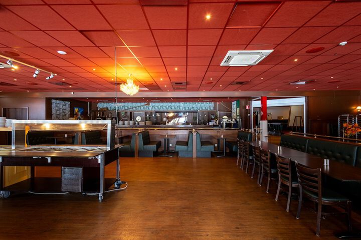Lounge 74 of 89