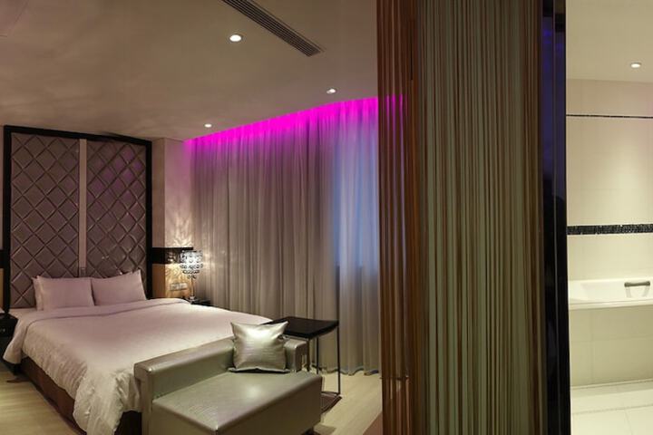 Room 3 of 15