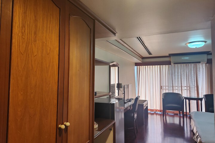 Room 51 of 195