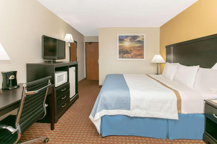 1 Double Bed Accessible Room (6 of 9)