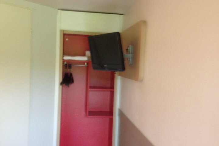 Room 7 of 32