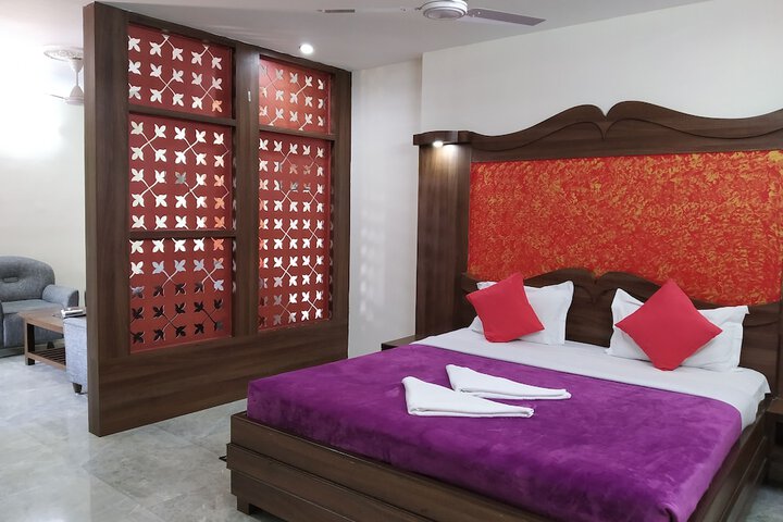 Room 13 of 36