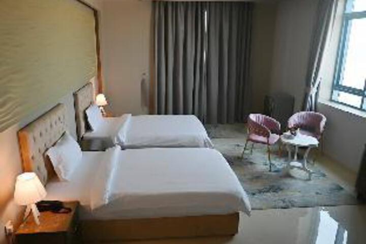 Room 10 of 34