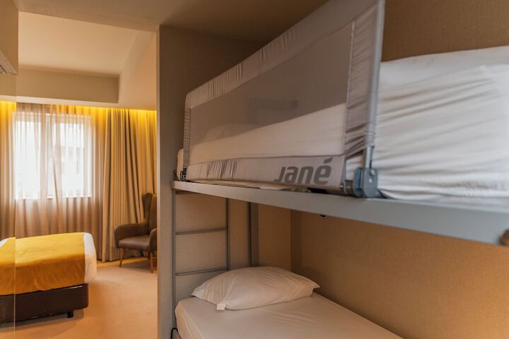 Room 28 of 62