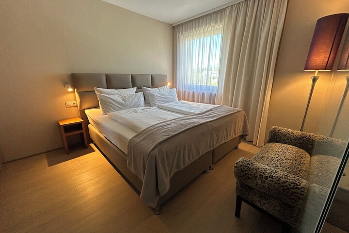 Room 27 of 51
