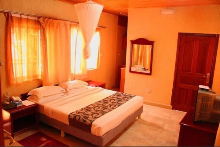 Room 5 of 13