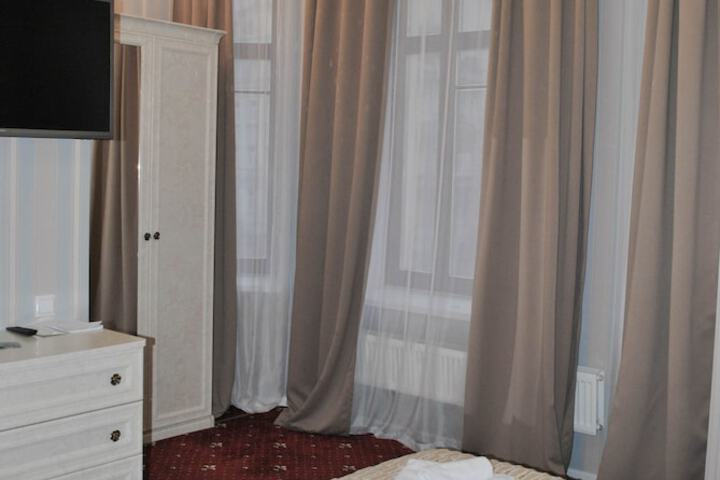 Room 28 of 48