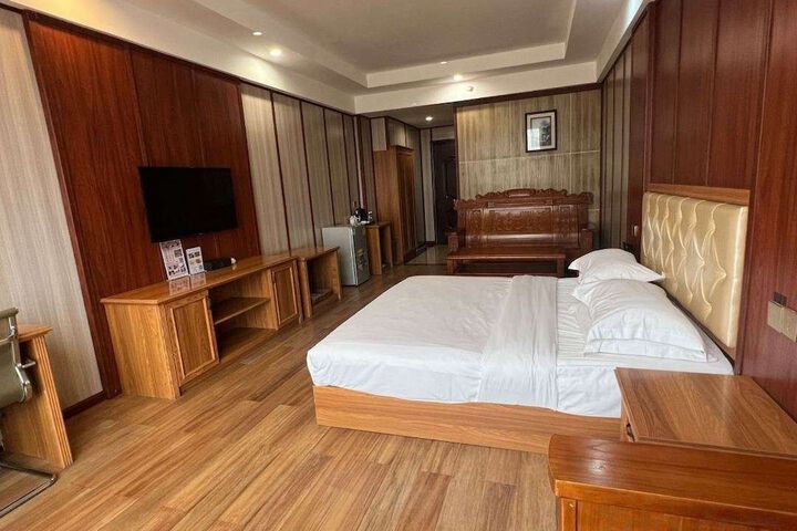 Room 2 of 20