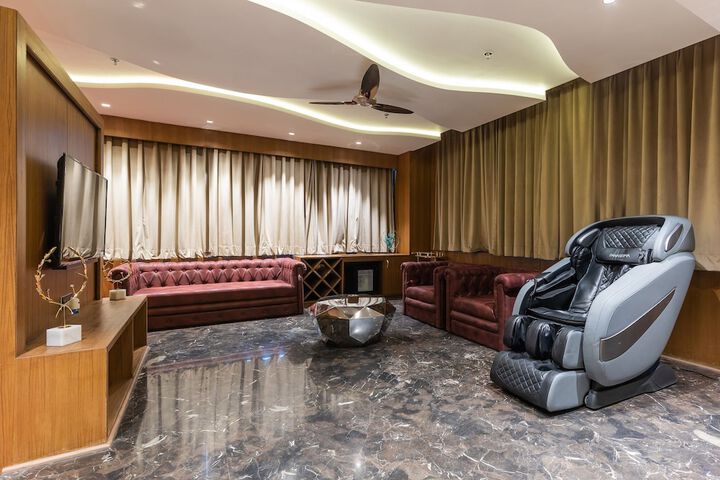 Room 121 of 196