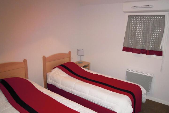 Room 6 of 28