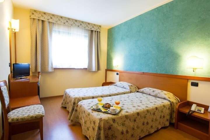 Room 10 of 17