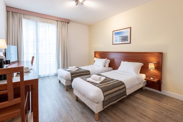 Room 4 of 16
