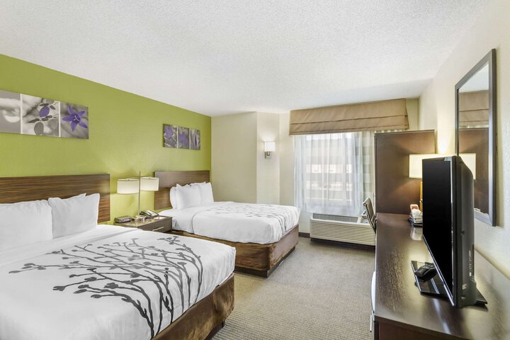 2 Double Beds (3 of 6)