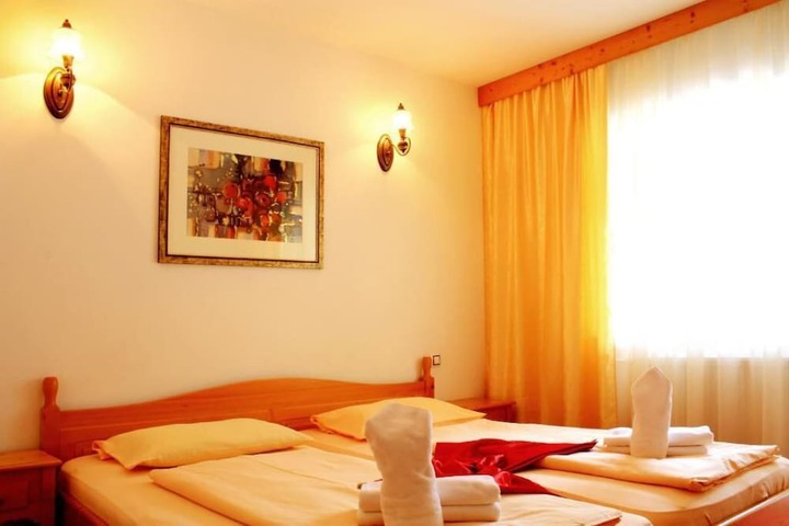 Room 6 of 44