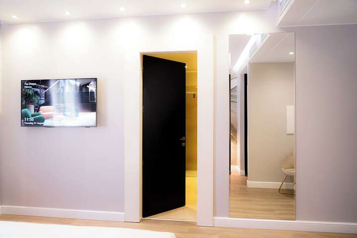 Room 27 of 85