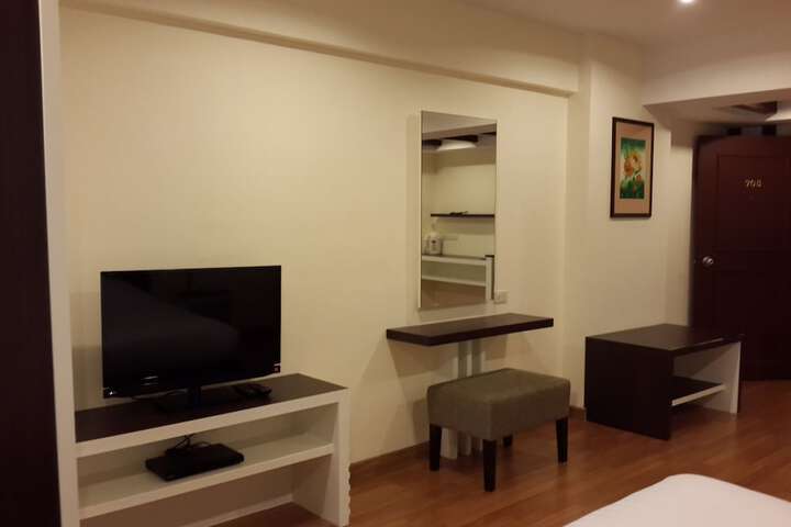 Room 14 of 90