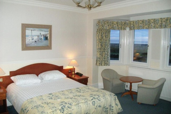 Room 6 of 25