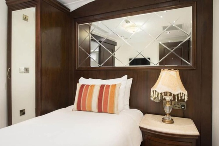 Room 30 of 62
