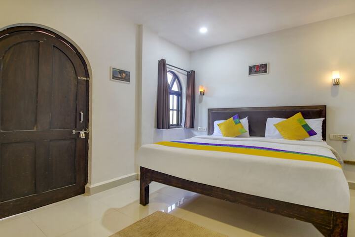Room 14 of 37