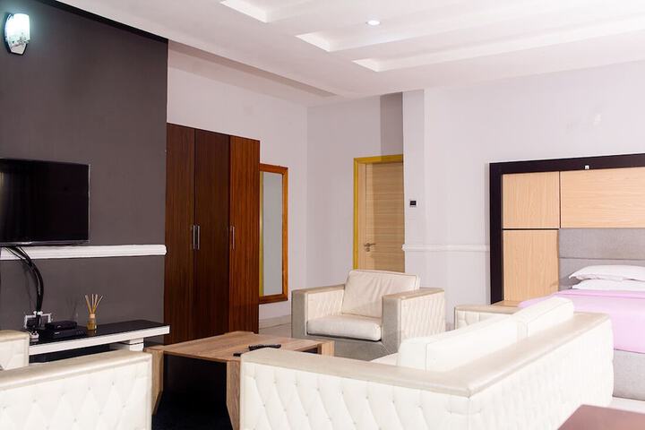 Room 8 of 22