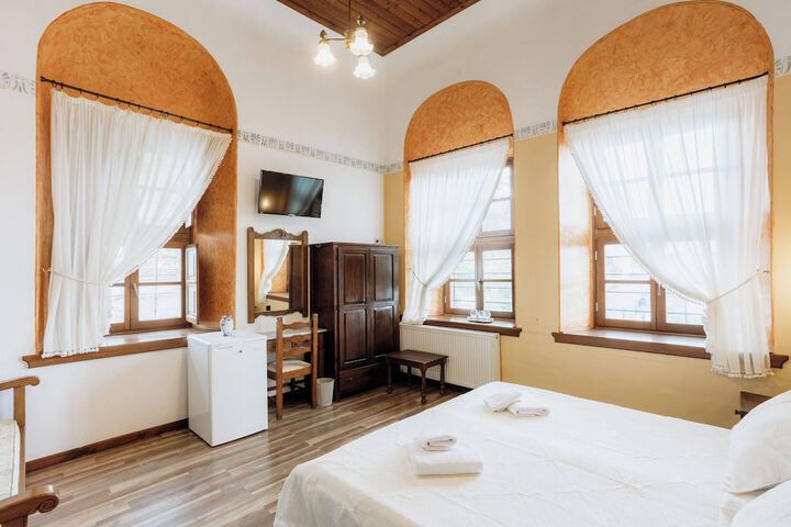 Room 2 of 46