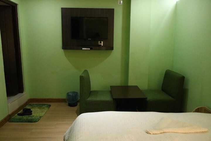 Room 28 of 39