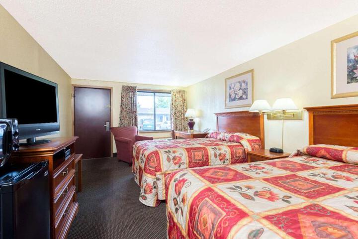 2 Double Beds (6 of 6)