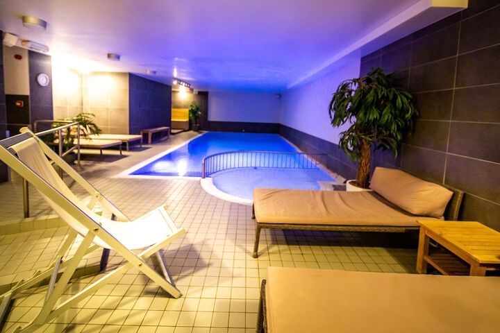 Pool Hotel