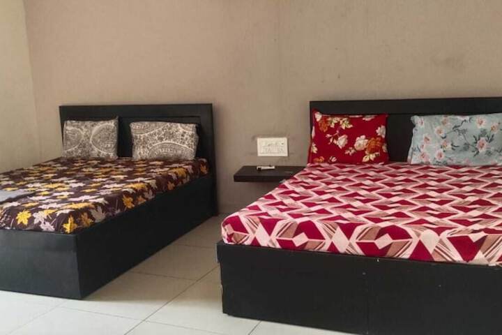 Room 8 of 12