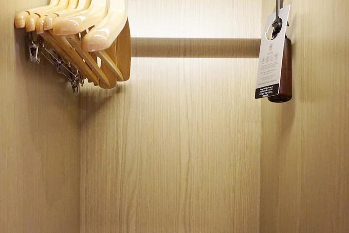 Room 23 of 66