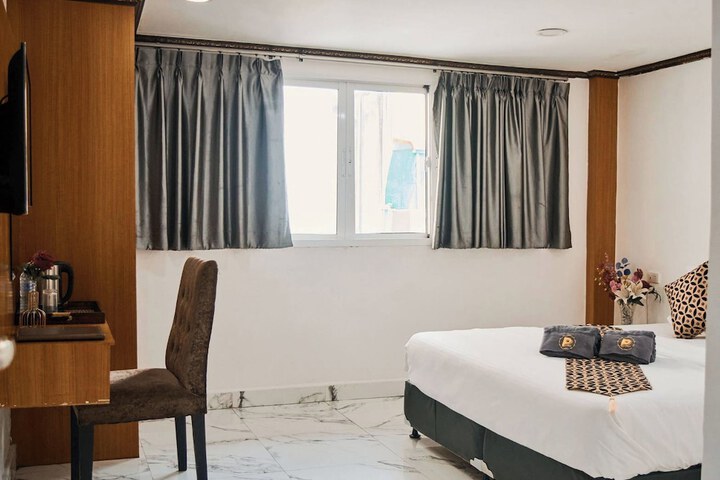 Room 32 of 44