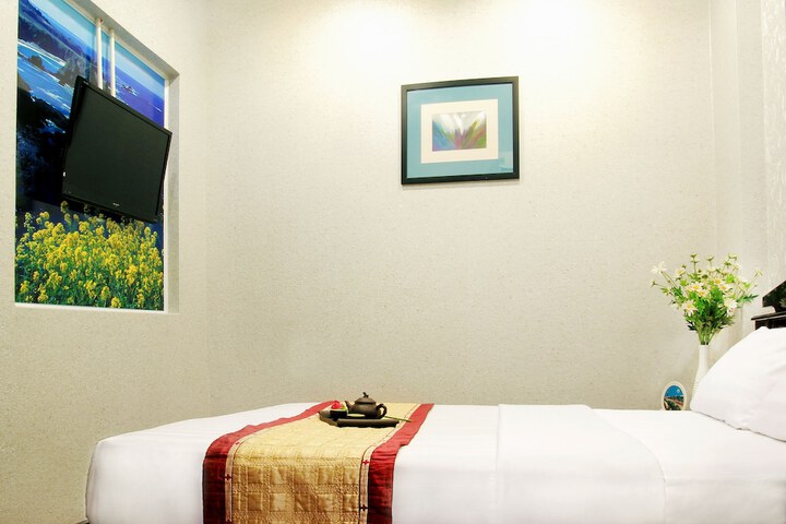 Room 12 of 49