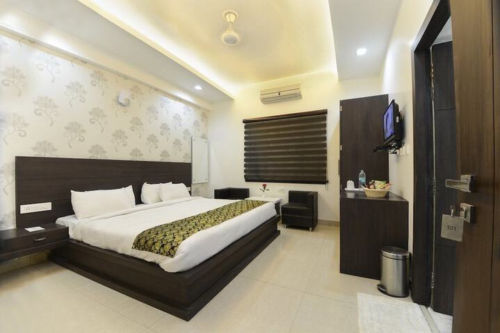 Room 9 of 23