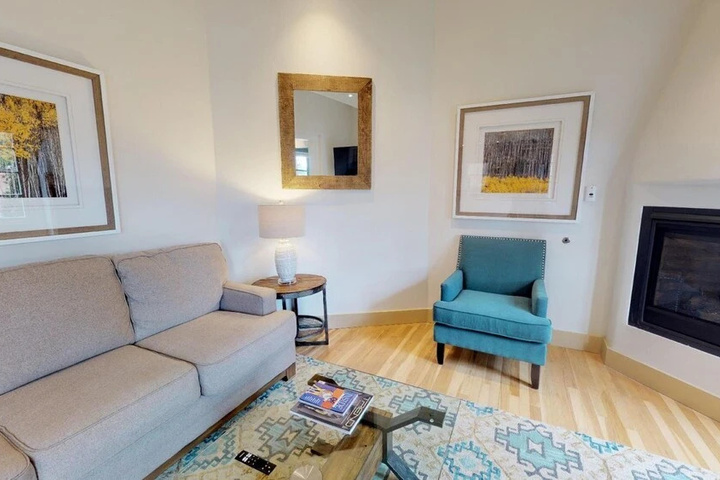 Room 4 of 15