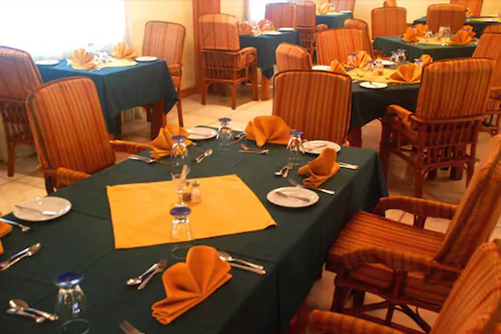 Dining 15 of 23